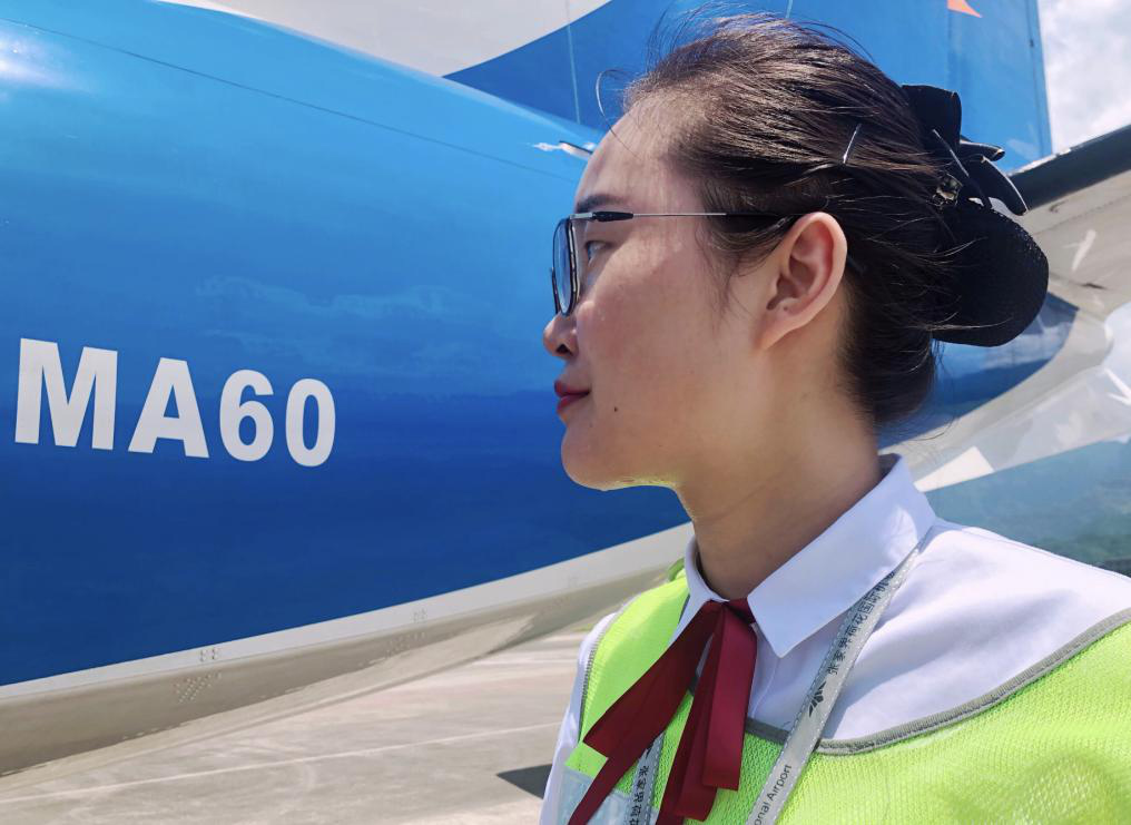 確保旅客順暢出行，機(jī)場(chǎng)一線職工高溫堅(jiān)守！